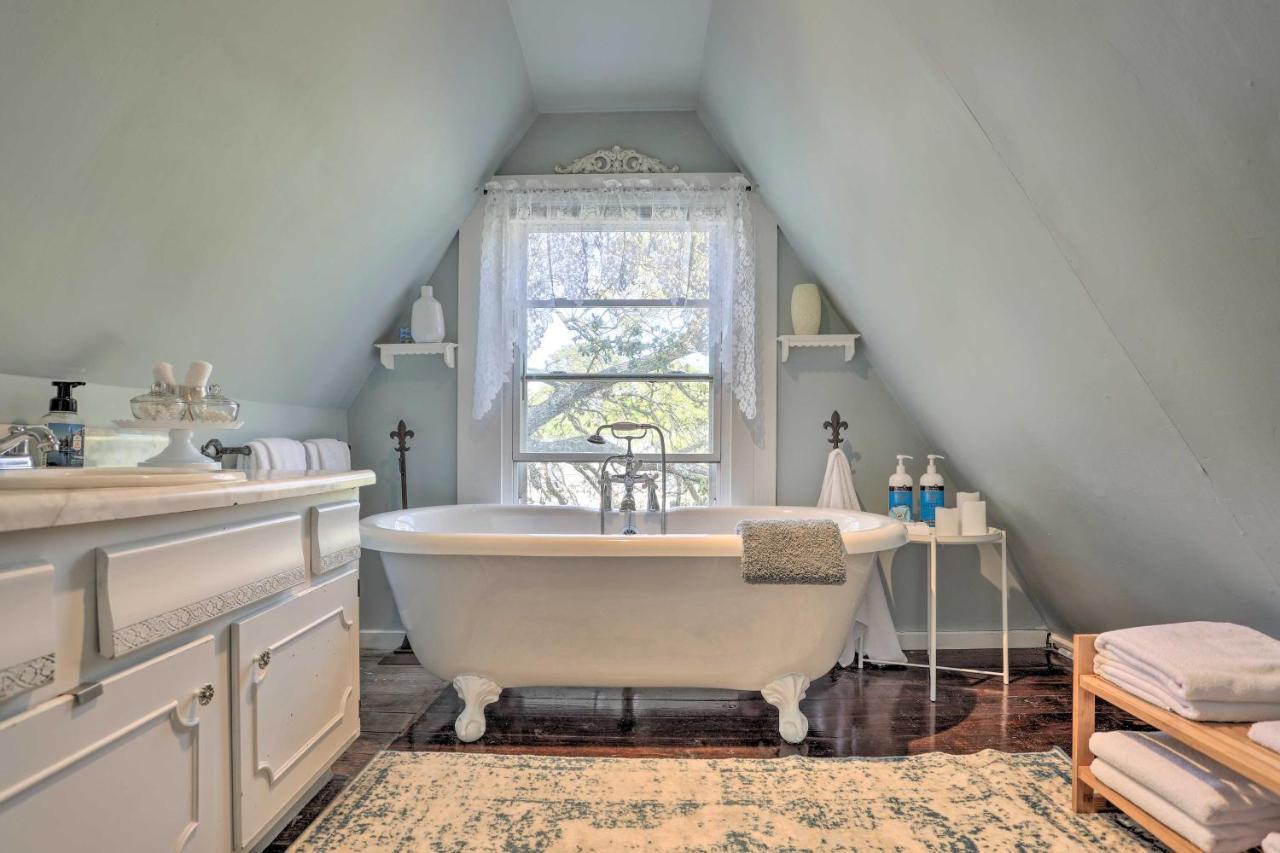 Coastal, Walkable Home In Historic Southport! Екстериор снимка