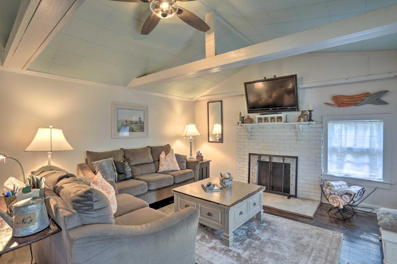 Coastal, Walkable Home In Historic Southport! Екстериор снимка