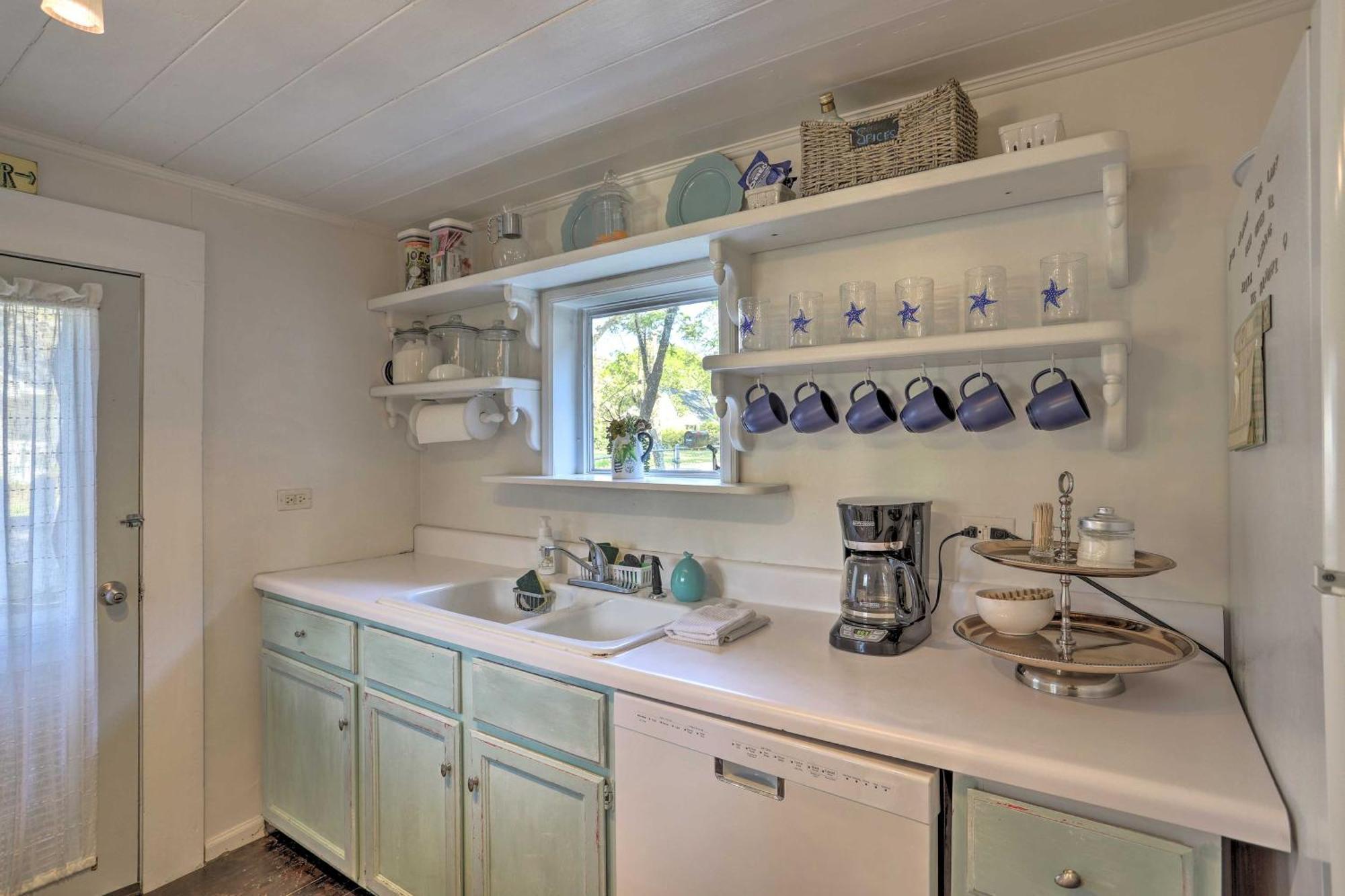 Coastal, Walkable Home In Historic Southport! Екстериор снимка